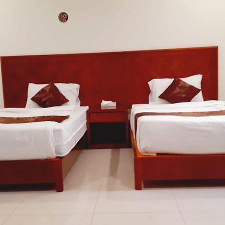 Iwan Alandalusia Al Ajaweed Aparthotel เจดดาห์ ภายนอก รูปภาพ